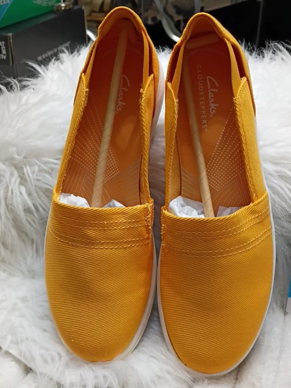 New Clarks Breeze Slip-On Canvas Loafers in Mustard Orange 9 Narrow
